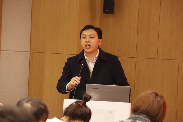 6、心博（中国）有限公司总工程师苏群山主持会议 .JPG