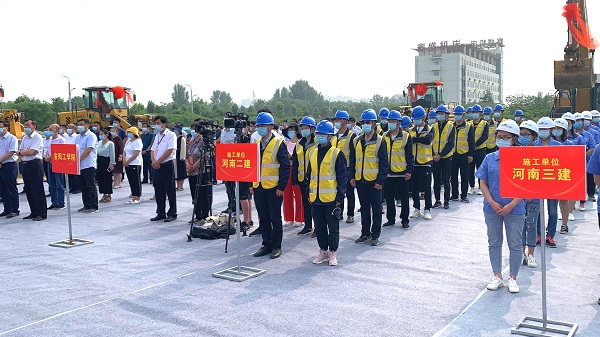 河南二建集团员工方阵.jpg 河南二建集团员工方阵.jpg