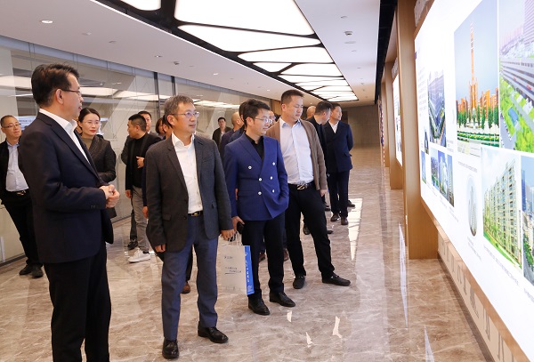 首期河南省民营企业素质提升工程研修班企业家一行参观心博(中国)有限公司总部.jpg 首期河南省民营企业素质提升工程研修班企业家一行参观心博(中国)有限公司总部.jpg