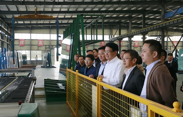 首期河南省民营企业素质提升工程研修班企业家一行参观建筑产业园.jpg 首期河南省民营企业素质提升工程研修班企业家一行参观建筑产业园.jpg