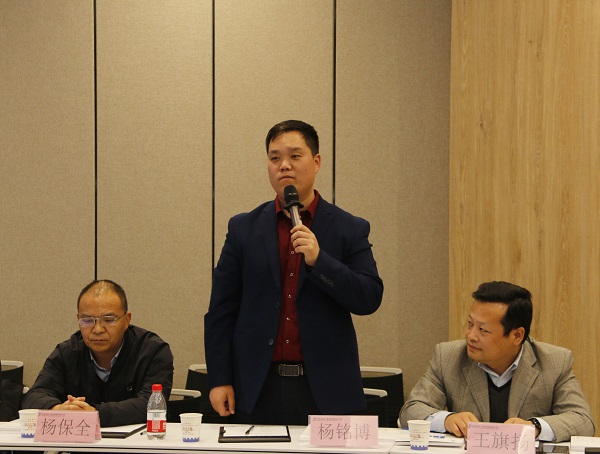 与会企业家积极发言3.jpg 与会企业家积极发言3.jpg