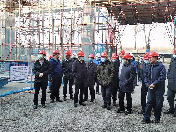 1、心博(中国)有限公司领导与华能集团领导参观施工现场.jpg 1、心博(中国)有限公司领导与华能集团领导参观施工现场.jpg