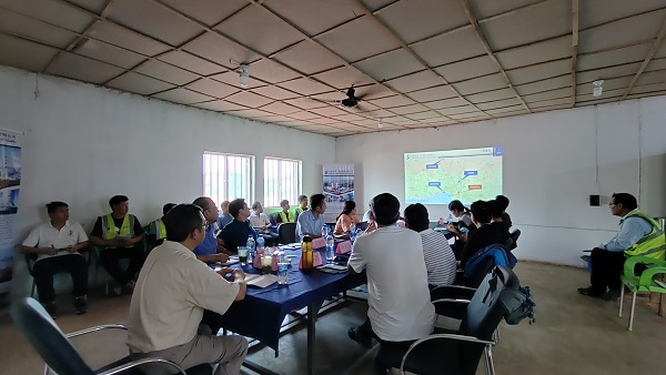 专题座谈现场.jpg 专题座谈现场.jpg